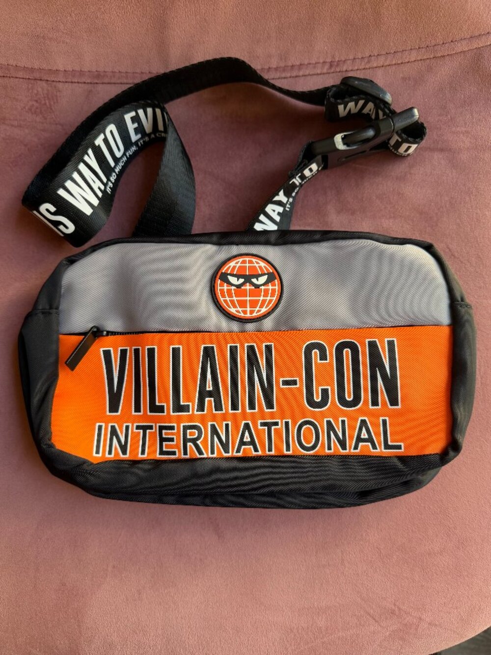Universal Studios Orlando "Despicable Me" Minons Villain-Con Belt Bag